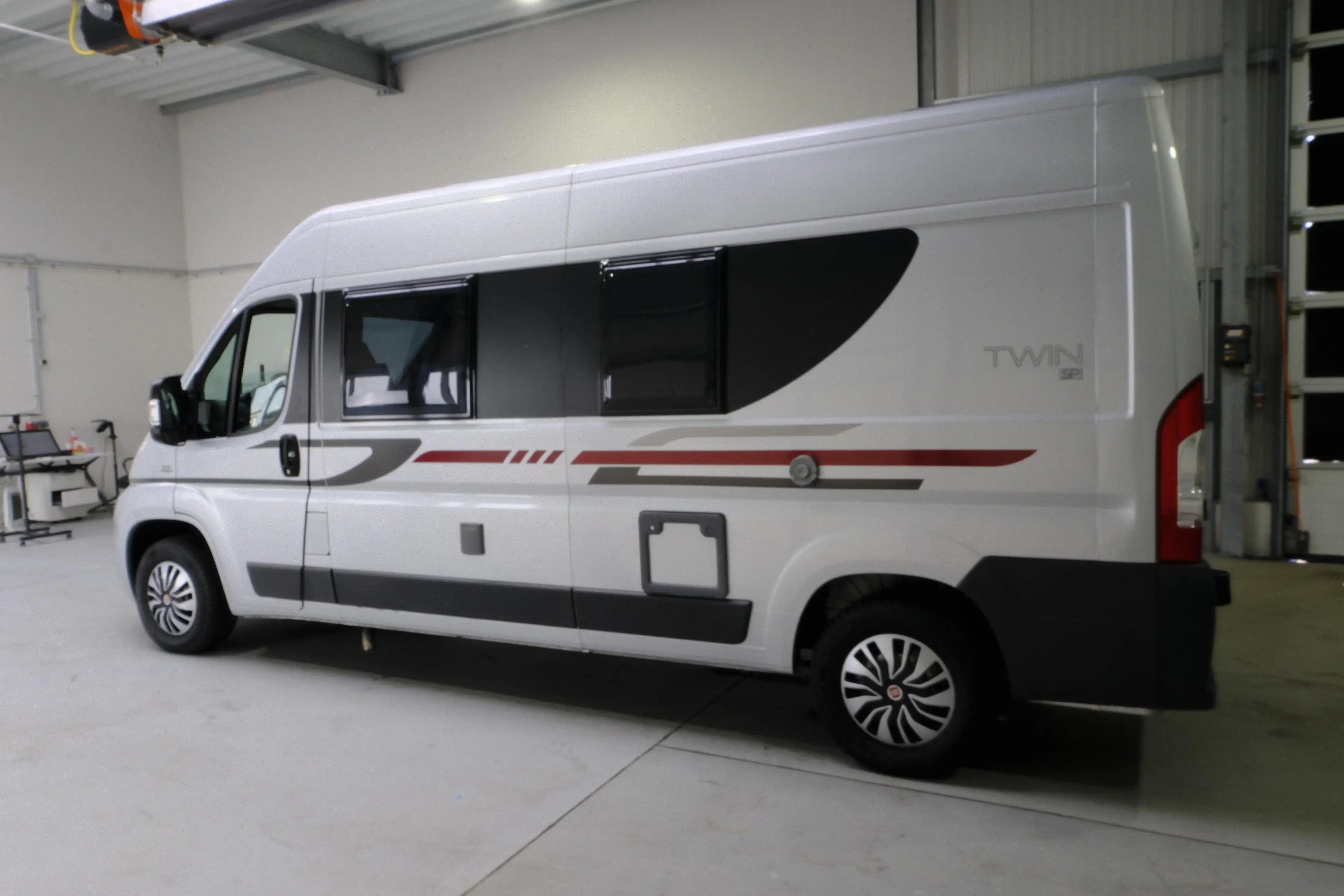 ADRIA Twin 600 SP